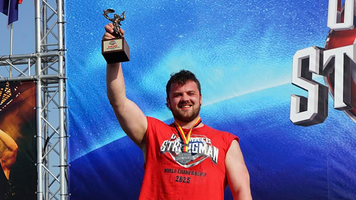 Luke Ogbourne_2 Luke Ogbourn with trophy